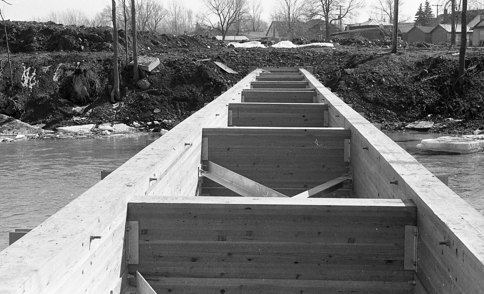 Construction du pont sur la rivière du Chêne