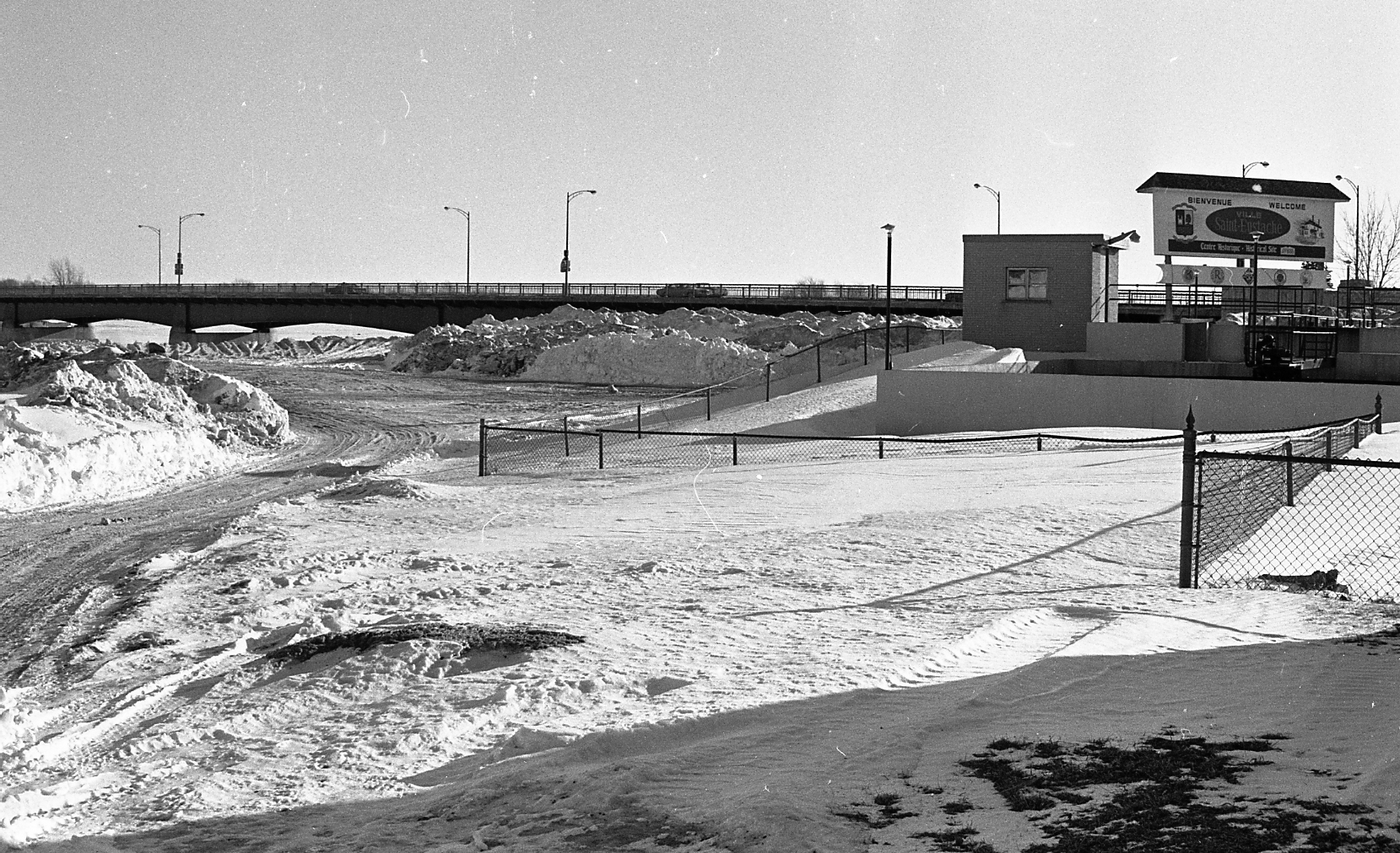 Le pont Arthur-Sauvé en hiver