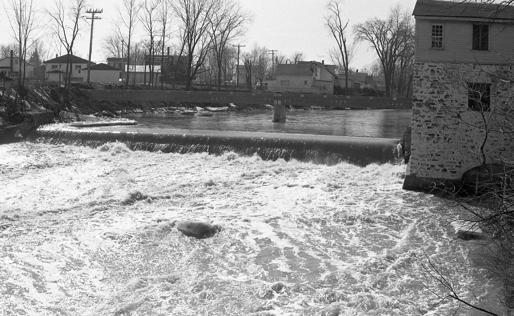 Construction du pont sur la rivière du Chêne